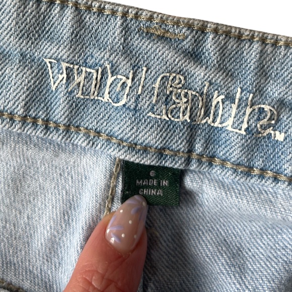 Wild Fable High Waist Light Wash Mom Jeans - Size 6 - Picture 6 of 15